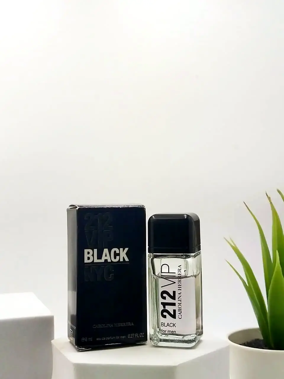 Carolina Herrera 212 Vip Black NYC EDP 8 ml