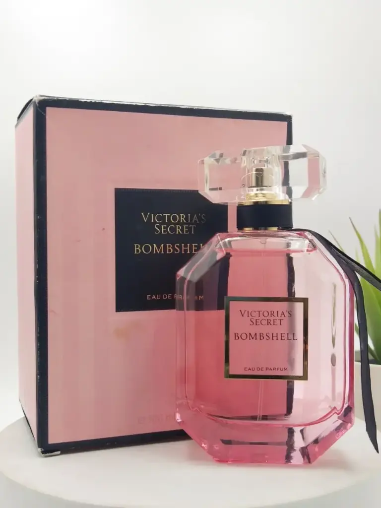 Victoria's Secret Bombshell EDP 100 ML Box Damage