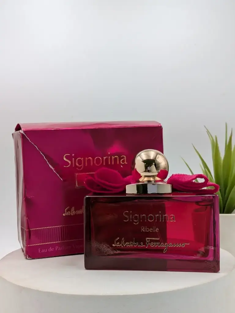 Salvatore Ferragamo Signorina Ribelle EDP 100 ml Box Damage