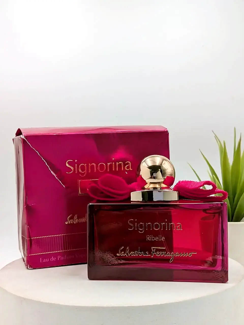 Salvatore Ferragamo Signorina Ribelle EDP 100 ml Box Damage
