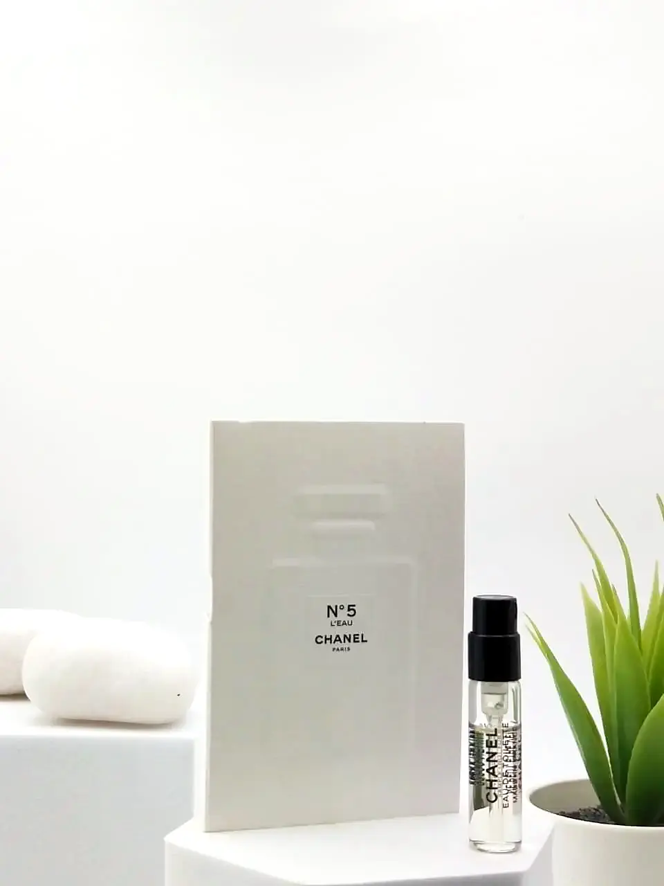 Chanel No. 5 L'Eau EDT 1.5 ml Official Sample
