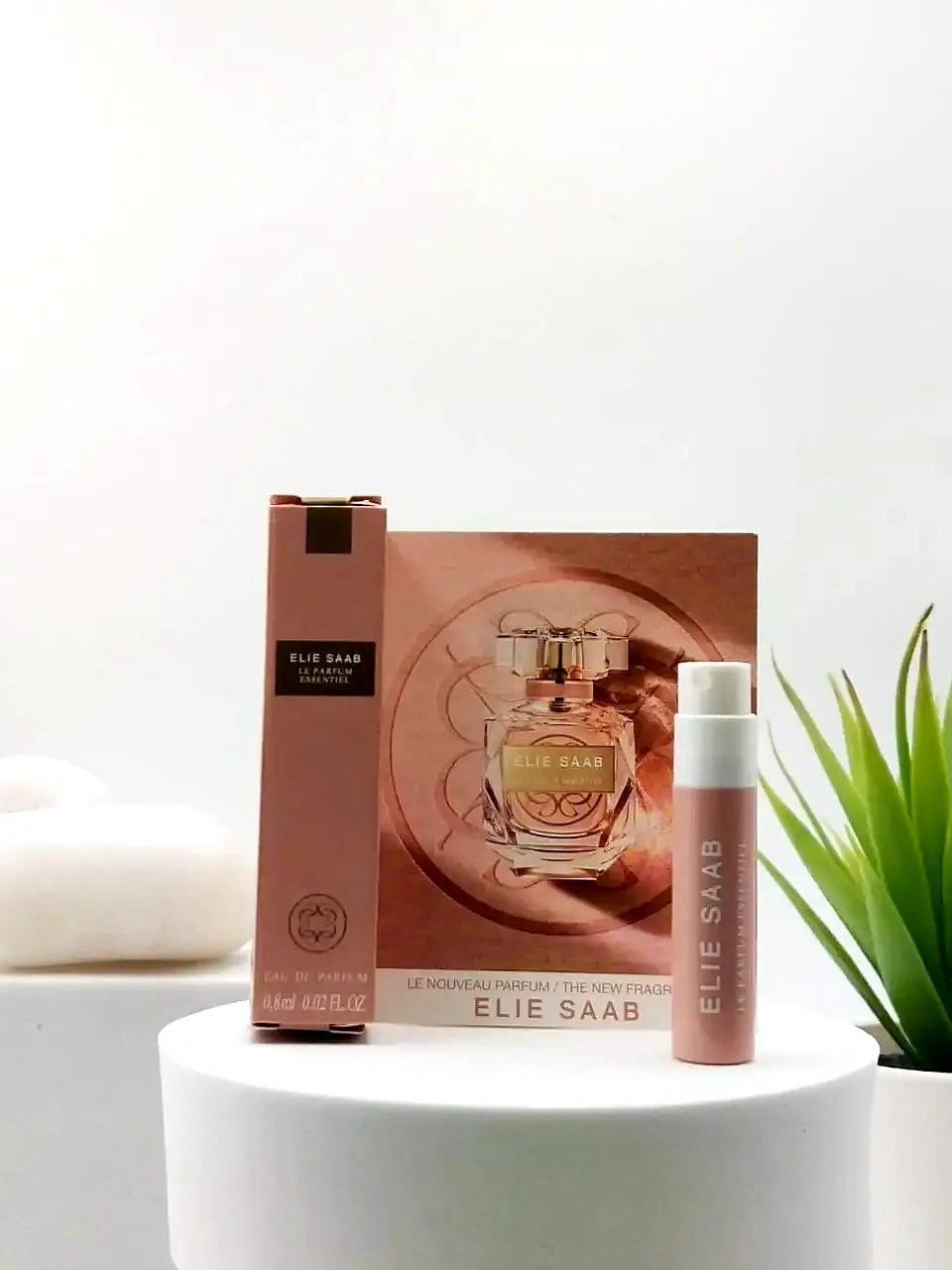 [3423222004279] Elie Saab Le Parfum Essential EDP 0.8 ml Official Sample