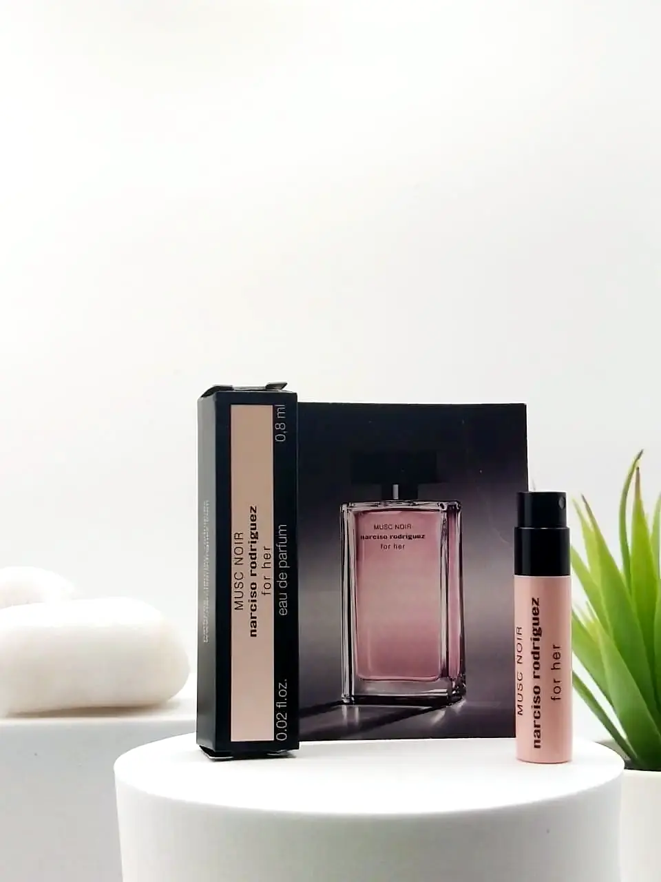 [3423220009030] Narciso Rodriguez Musc Noir For Her EDP 0.8 ml Official Sample