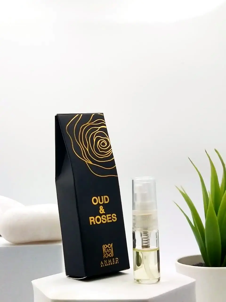 [25121001005] Ahmed Oud & Roses Extrait De Parfum 2 ml Official Sample