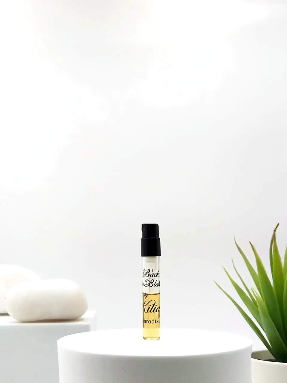 [25121001039] Kilian Back To Black EDP 1.5 ml Official Sample