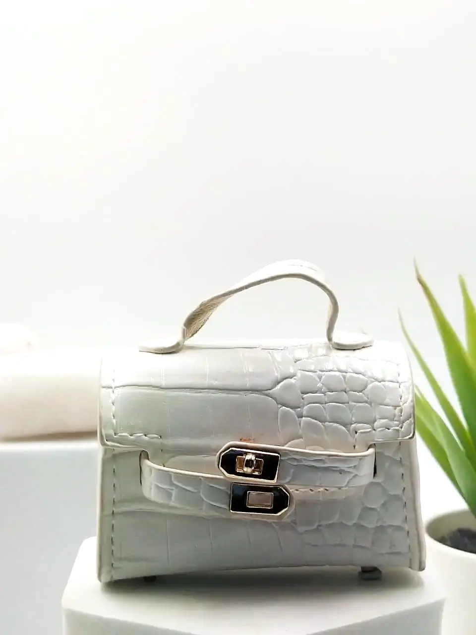[20251216047] Snow White Mini Bag