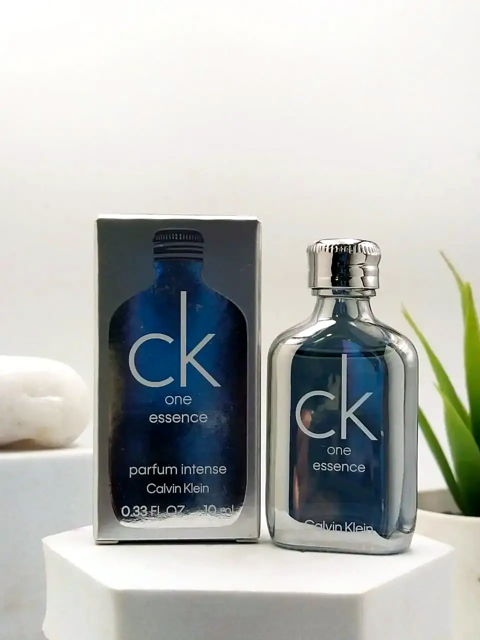 [3616304905209] Calvin Klein One Essence Parfum Intense 10 ml
