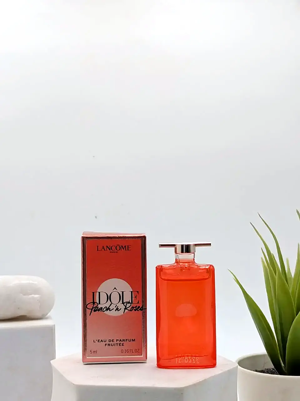 [3614274509731] Lancome Idole Peach N Roses L'Eau De Parfum Fruitee 5 ml