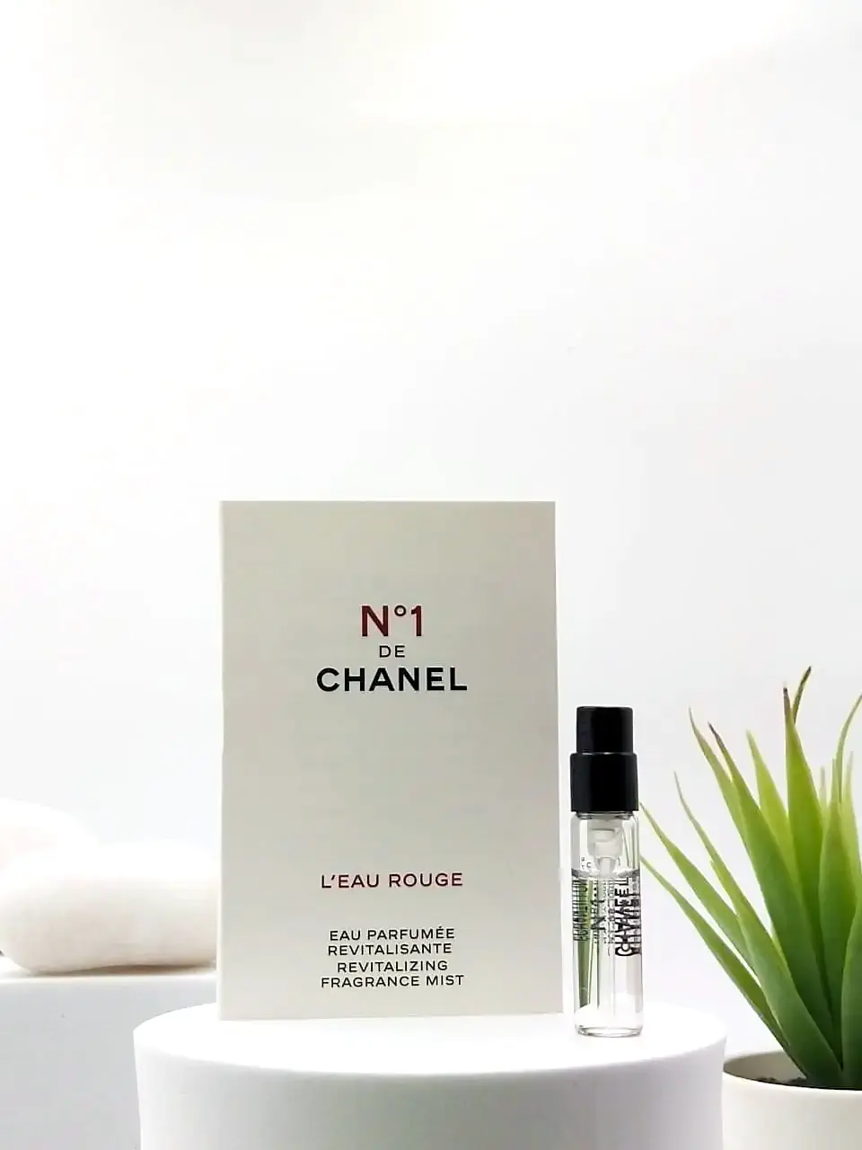 [3145890406857] Chanel No. 1 L'Eau Rouge 1.5 ml Official Sample