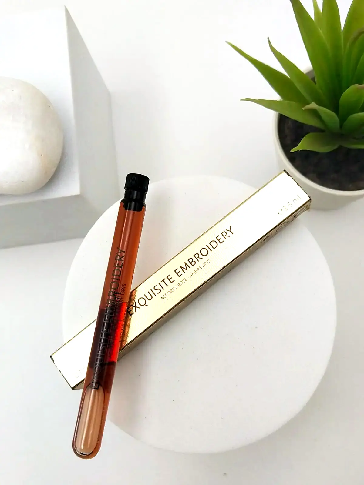 [20251211032] YSL Exquisite Embroidery 3.5 ml Official Sample