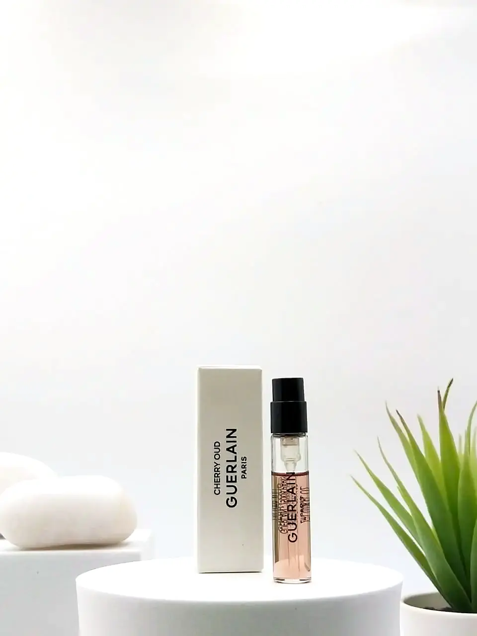 [3346476102723] Guerlain Cherry Oud EDP 2 ml Official Sample