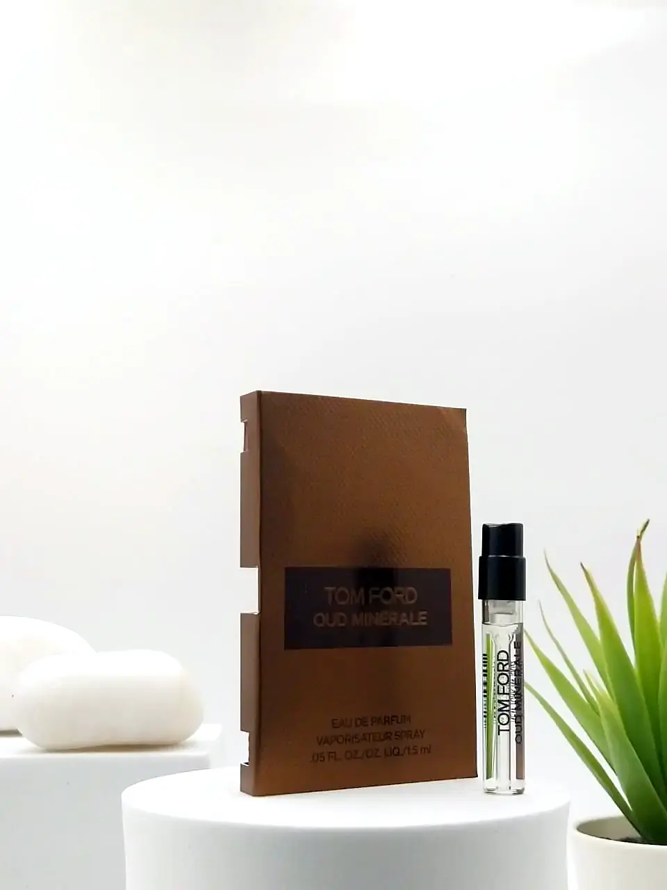 [888066144230] Tom Ford Oud Minerale EDP 1.5 ml Official Sample