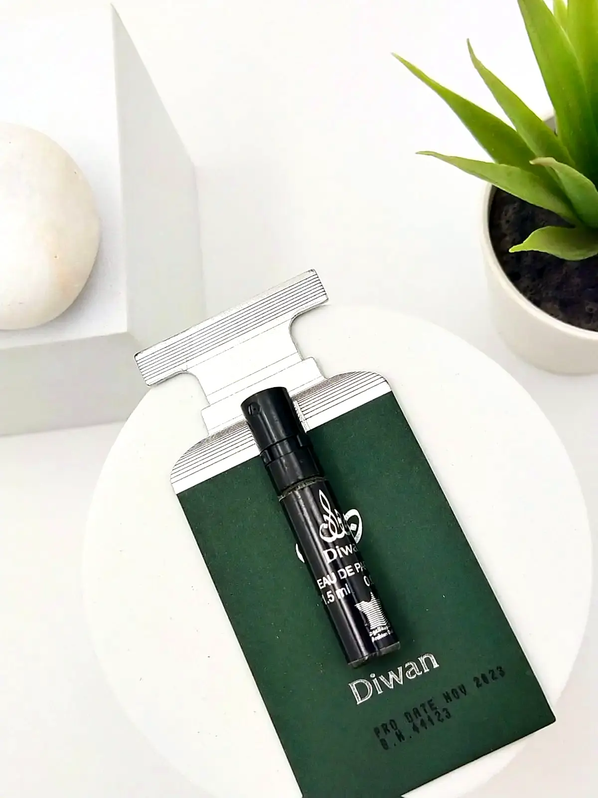 [6281101827930] Arabian Oud Diwan EDP 1.5 ml Official Sample