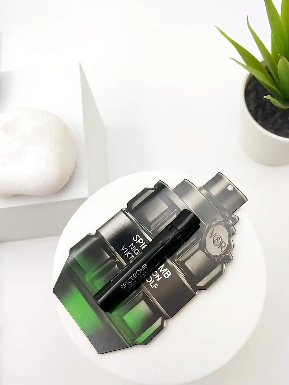 [3614272193406] Viktor & Rolf SpiceBomb Night Vision EDT 1.2 ml Official Sample